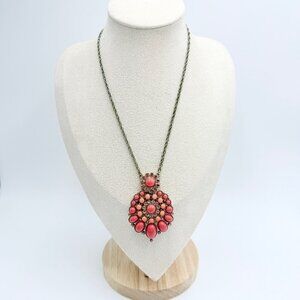 Vintage Crown Trifari Salmon Cabochon Pendant Necklace – Gold Tone